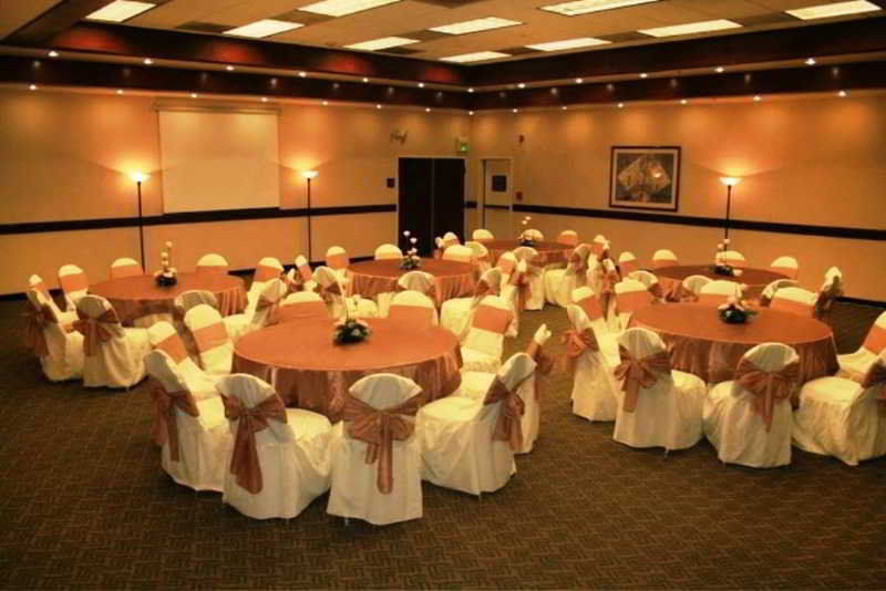 San Nicolás de los Garzas Wyndham Garden Monterrey Norte מסעדה תמונה